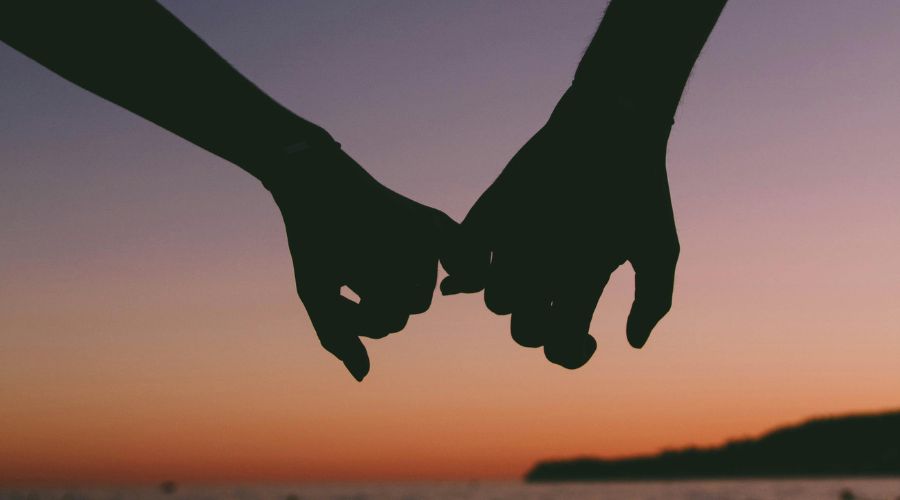 Twin Flames vs. Soulmates: Here’s How to Tell the Difference