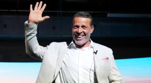 The Tony Robbins Guide to Getting Out of Your Own Way