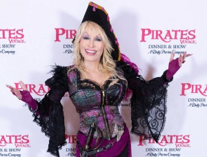5 Things We Learned from Dolly Parton’s Chat on ‘Khloé in Wonder Land’