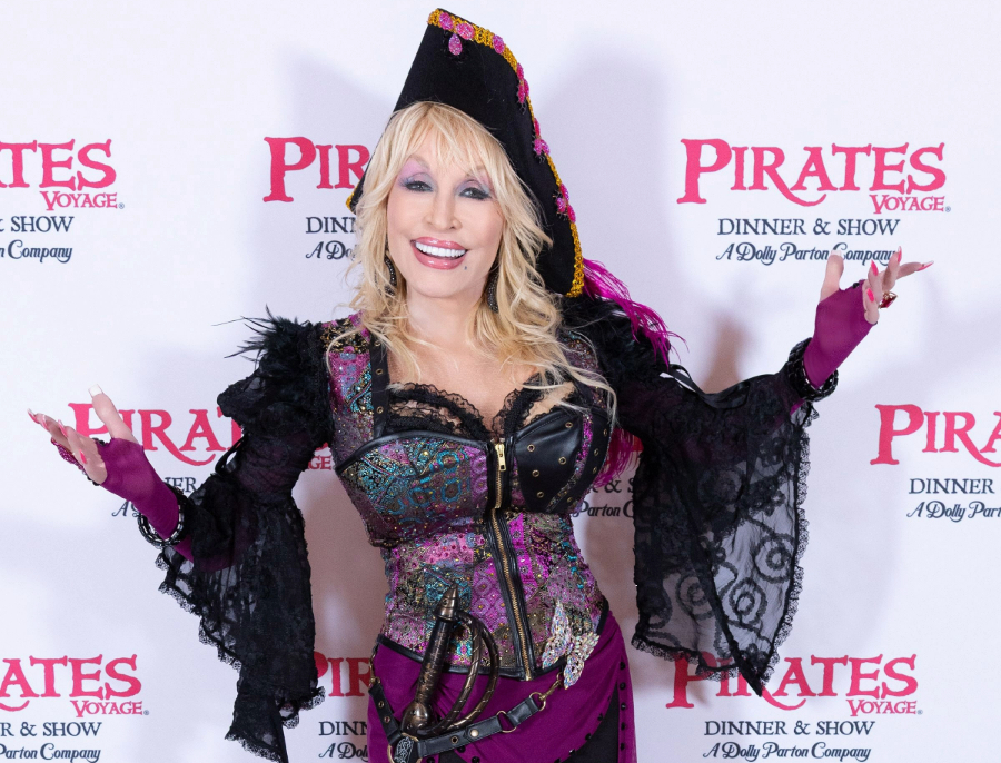 5 Things We Learned from Dolly Parton’s Chat on ‘Khloé in Wonder Land’