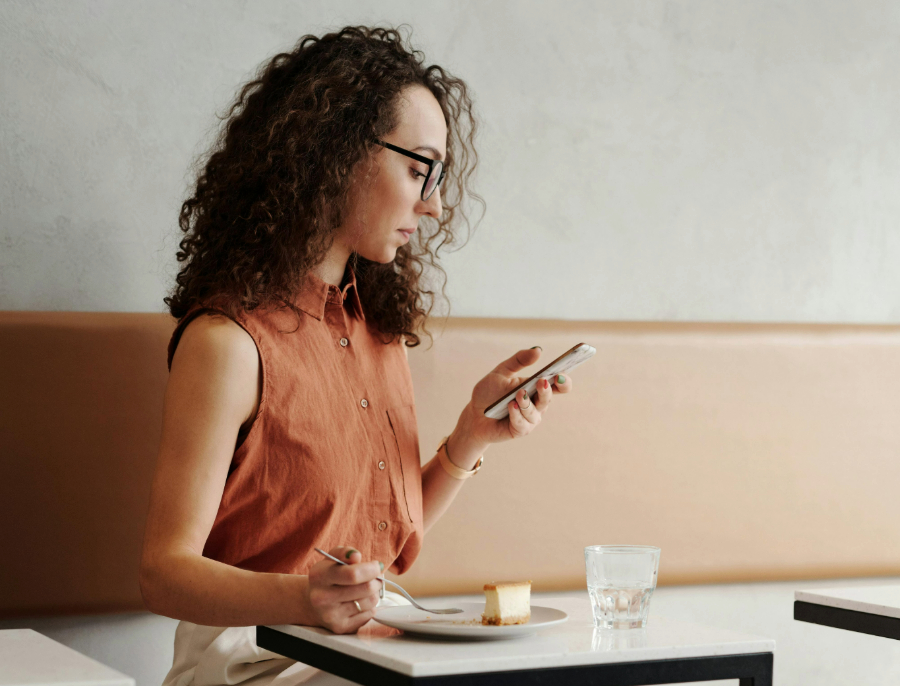Has Your Relationship With Social Media Become Toxic? Sad Girls Club Founder, Elyse Fox, Has on Advice on Cutting Comparison