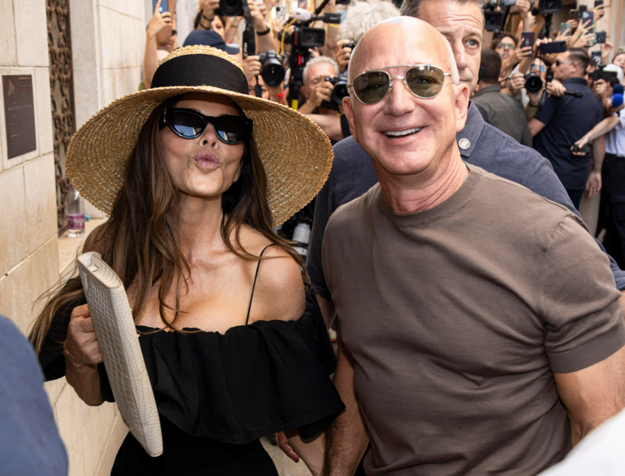The Jeff Bezos-Lauren Sanchez Wedding Was As Much of a Tacky, Hot Mess As You Thought It Was
