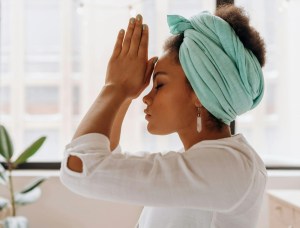The Daily Ritual That Turns Stress Into Feminine Flow, According to a Reiki Master